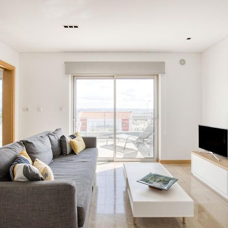 Modern Holiday Home In Salir Do Porto With Swimming Pool Salir de Porto Екстериор снимка