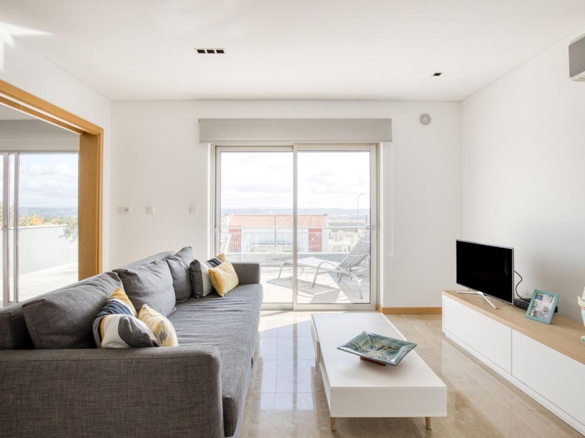 Modern Holiday Home In Salir Do Porto With Swimming Pool Salir de Porto Екстериор снимка