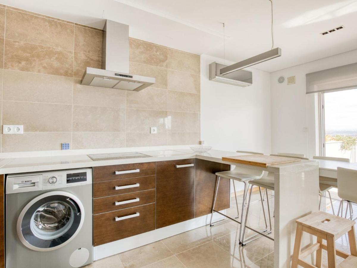 Modern Holiday Home In Salir Do Porto With Swimming Pool Salir de Porto Екстериор снимка