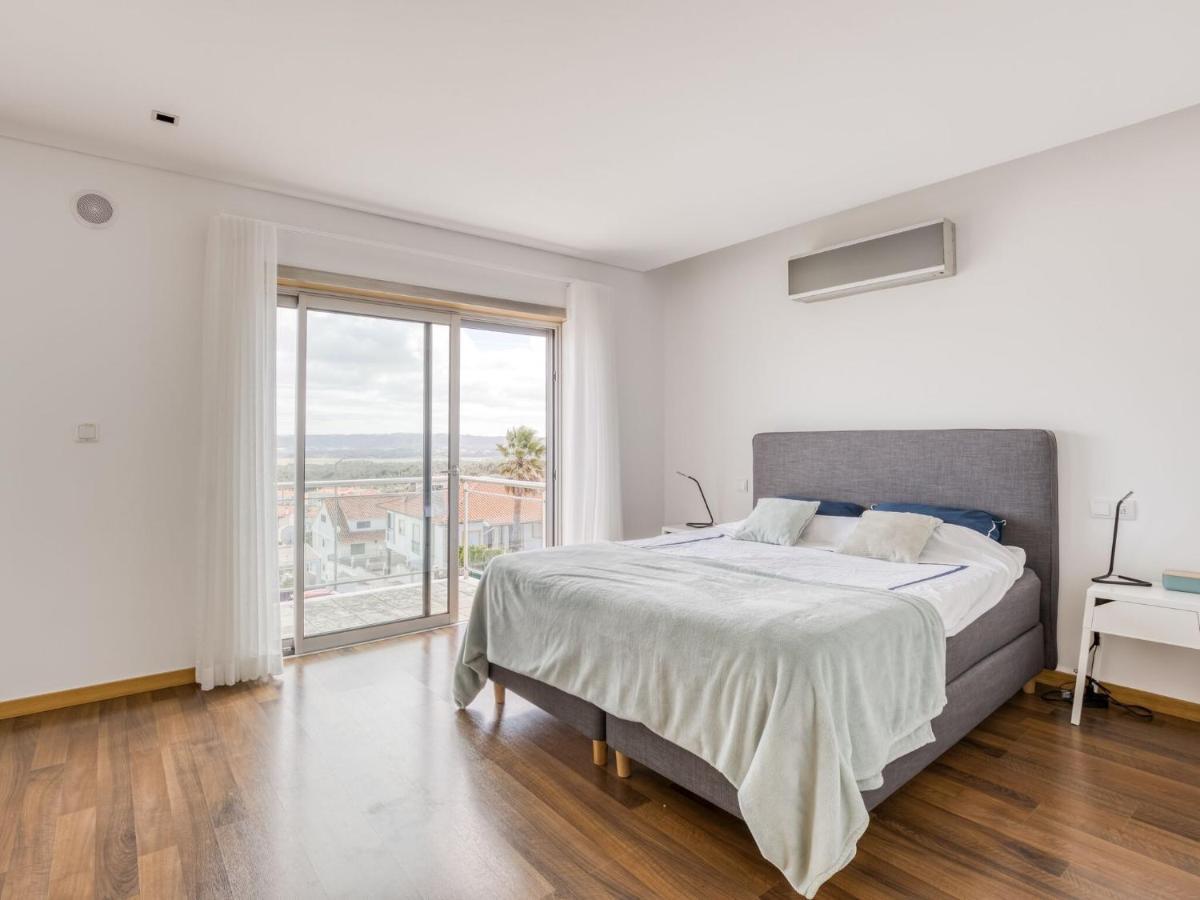 Modern Holiday Home In Salir Do Porto With Swimming Pool Salir de Porto Екстериор снимка
