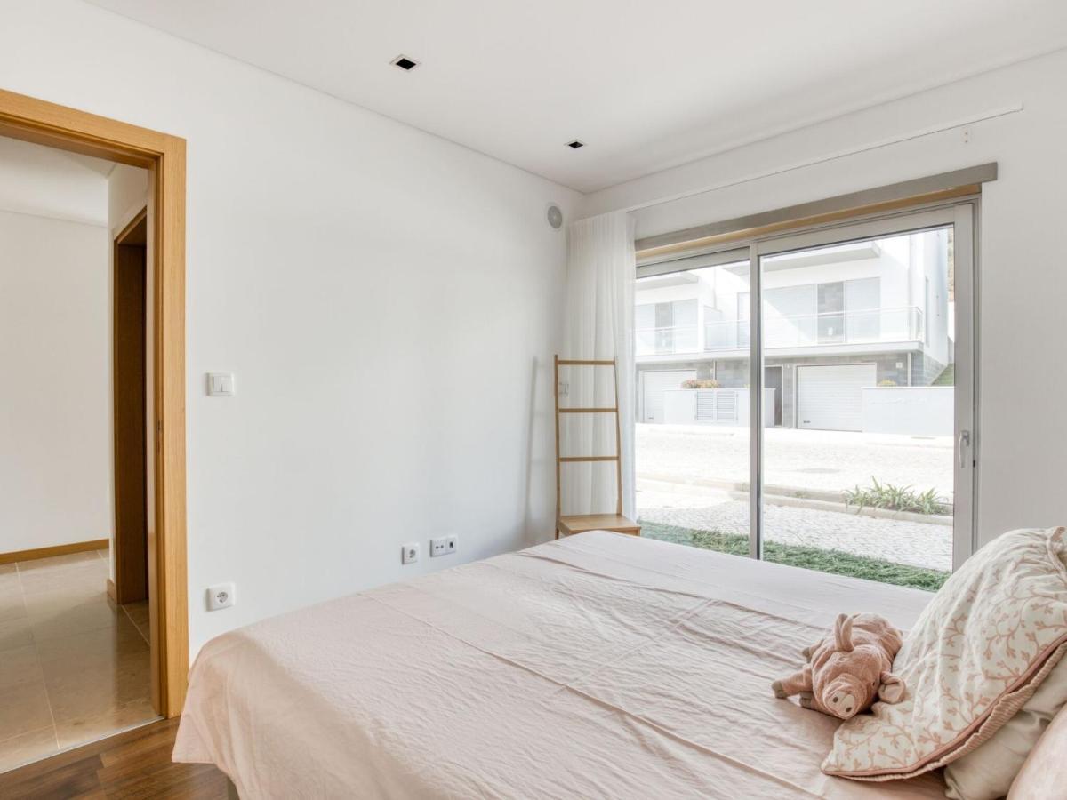 Modern Holiday Home In Salir Do Porto With Swimming Pool Salir de Porto Екстериор снимка